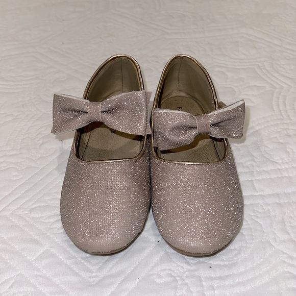 Felix & Flora Champagne Glitter Toddler Ballet Flats, Sz 11 Mary Jane w/ Bow EUC - Picture 1 of 6